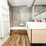 Ideal Base 2br W Balcony&parking *