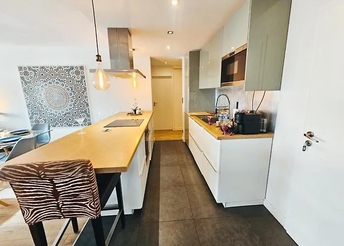 Ideal Base 2br W Balcony&parking 아파트